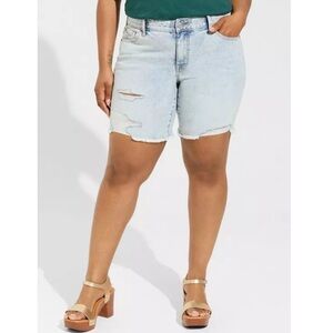 Torrid Bermuda Boyfriend Vintage Stretch Mid-Rise Denim Shorts Distressed 26